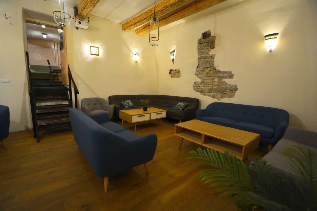 טאלין The Monks Bunk Hostel & Bar מראה חיצוני תמונה
